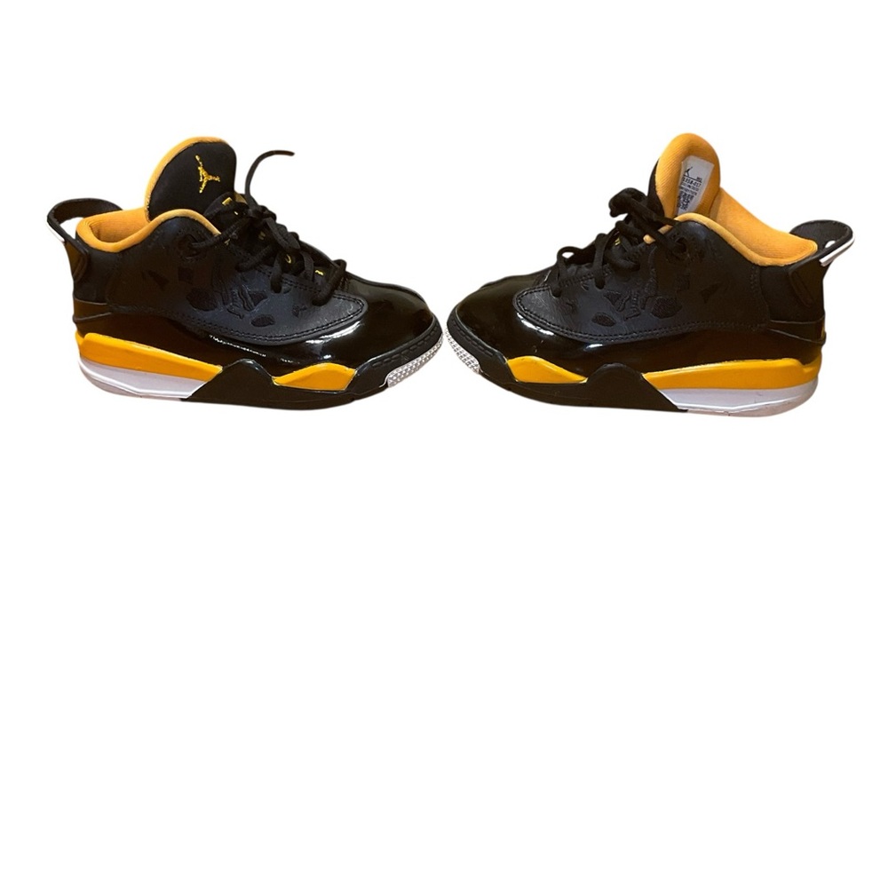 Jordan Dub Zero Size 9C Toddler Shoes in the 'Black Taxi' colorway